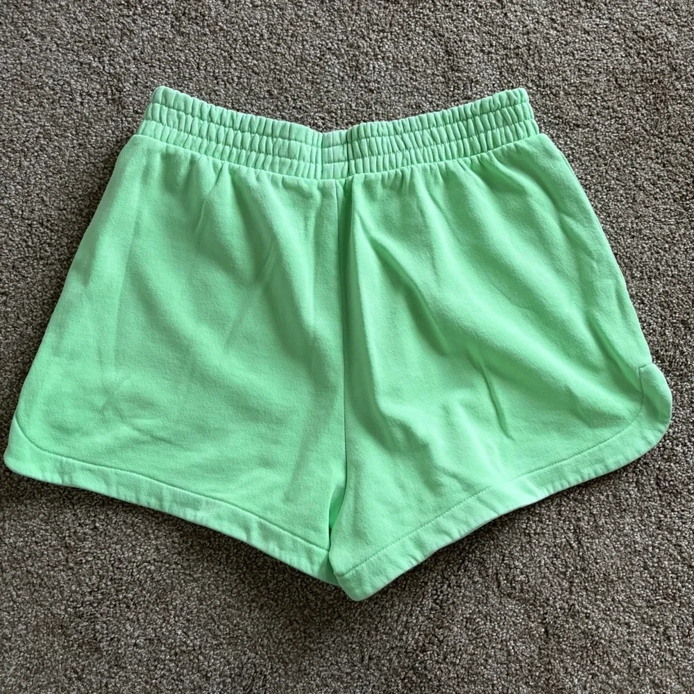 Gap Shorts - Picture 2 of 3
